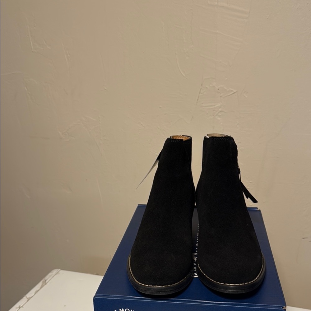 White Mountain Black Ankle Boots